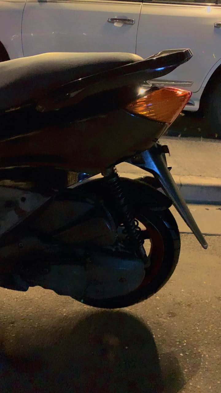 السلام عليكم :

سكنس ياماها سرعة 140 ياباني
دراجة وكالة برغي ممفتوح منها
العام نزلتها رمبة اوراق كاملة اصولية
اي نقص مابيها علا وضع الشركة
شرط تجيب وياك فيتر وتجي تفحص

السعر 650 الف 
مكاني شارع فلسطين
هذا رقمي *********** ( واتساب ) بغداد, العراق
