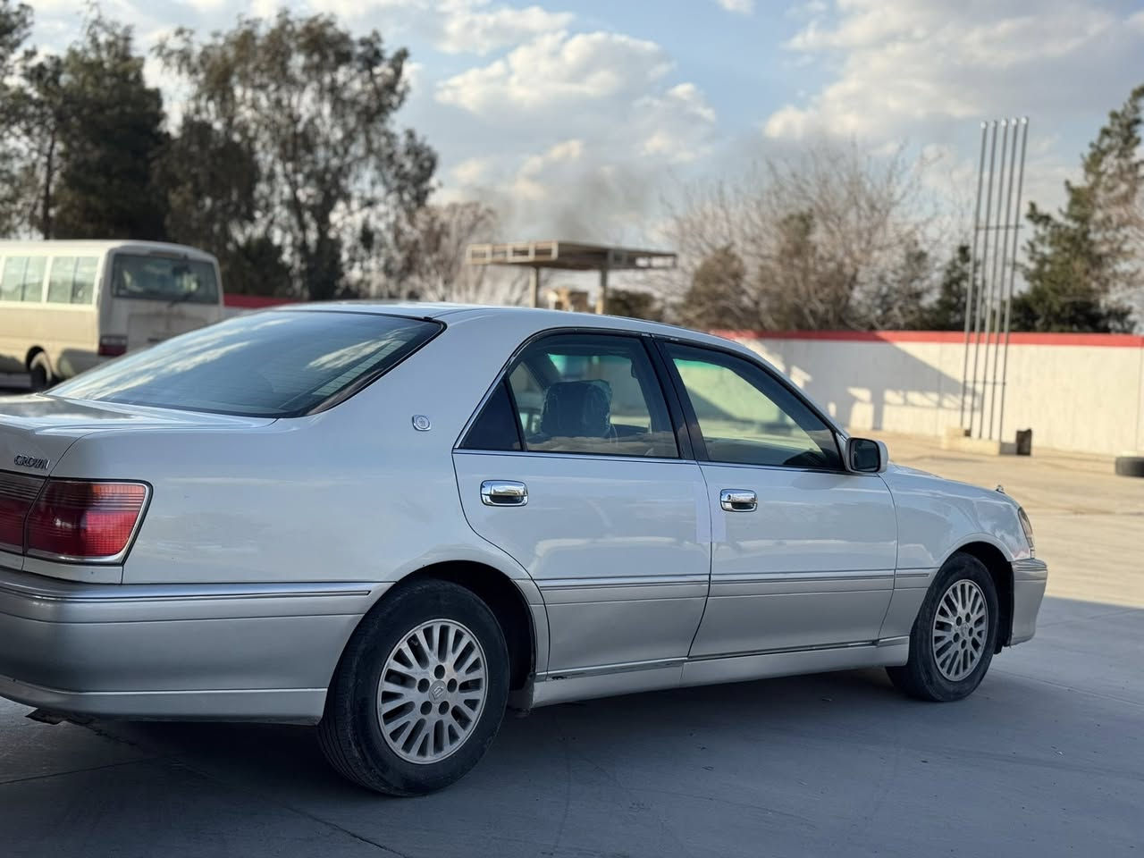 مەلیکە موس دیفۆڕ گەورە تاقانە٤٦گەڵا
خوار هەموو بازاڕ 
2001 
پەردە
کوشن کارەبا
سێ دوگمە
گێڕ و مەکینەی بەشەرت 
نموونەی جوانی 
بێ چاڵ 
سەقفوو شانی شوشەیی
تاقم پێش و دوای چرکەی تیا نیە 
سوکانی بۆشی تیا نیە زۆر خۆشە سوکانی 
سەقفی بۆیاخ نیە بەشەرت ✅
کەڤەر گۆڕاو نیە بەشەرت ✅
ژمارە شانسی بەشەرت✅
یەک پارچەی بۆیاخە 
سعری خوار هەموو بازڕ 
٤٦ گەڵا مەجال
*********** 
ئەدمینی دڵ ♥️
