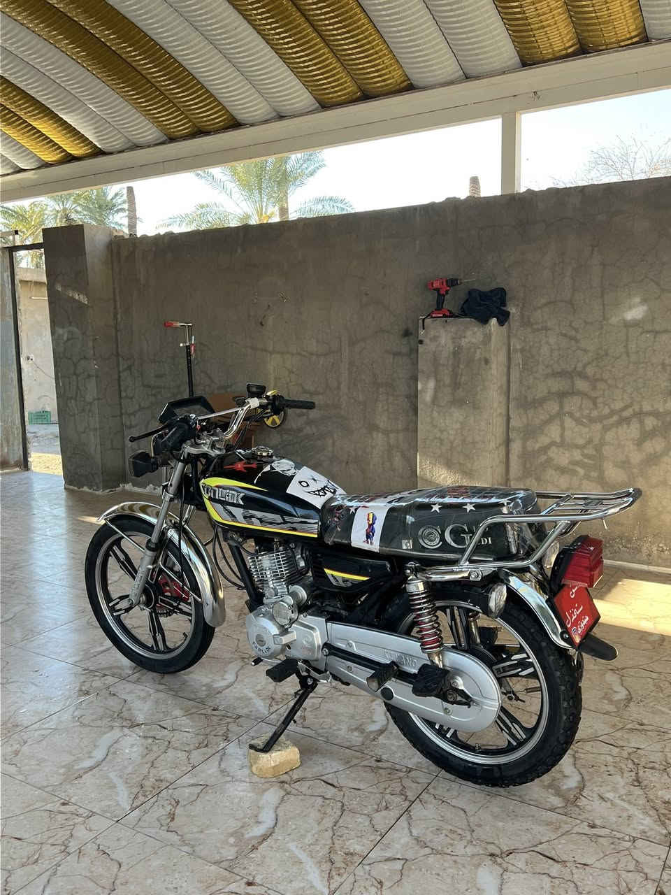 للبيع دراجه سيفان موديل 23كهربايات كلهن يشتغلان وراق موجوده مابيهة نقص عده باتري مره يدير مره لا و ستاند وسط فقط سعر ٥٠٠بيهةً مجال مكاني شهربان ***********
