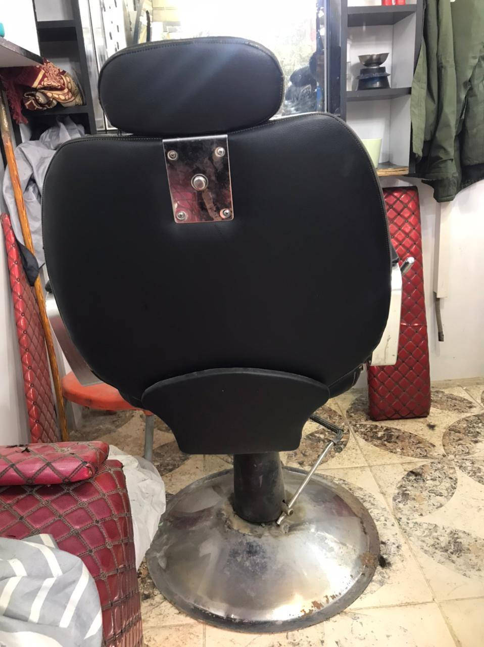 كرسي حلاقه للبيع للستفسار الاتصال على الرقم ***********
