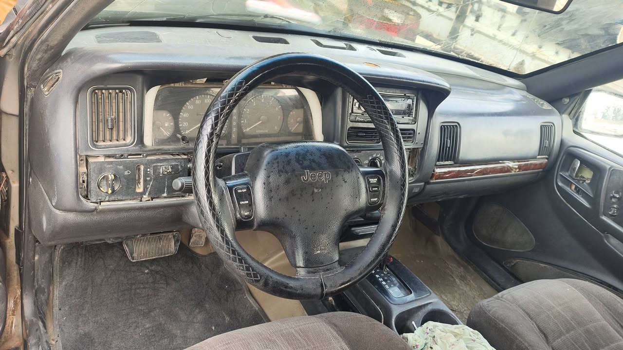 اسلام عليكم سياره للبيع جيب شيروكي موديل 98 السعر 40وبيه مجال بسيط ***********
