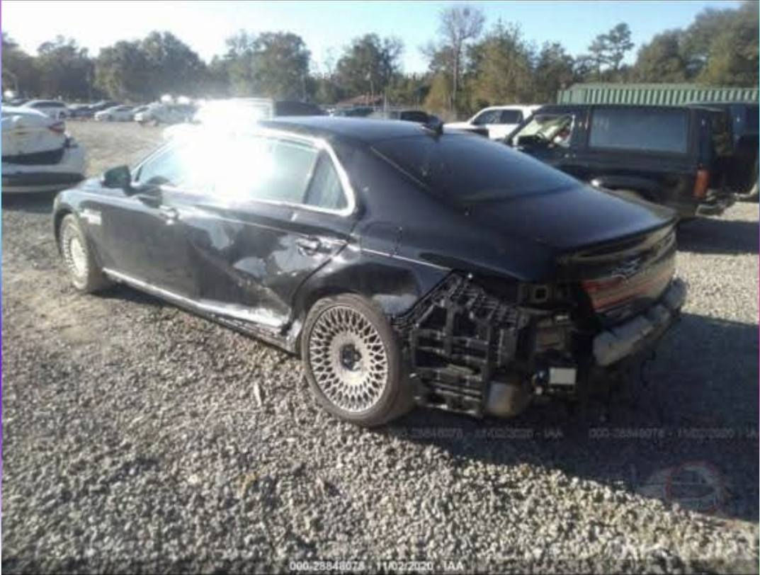 السلام عليكم شباب ..
Genesis g90 2020 
مرقم بغداد الرقم الجديد
السياره ٦ سلندر تون توربو ماشية ٤٣ الف 
حادثها جاملغ خلفي مصبوغ وباب خلفي مبدل نفس لون.يعني قطعه صبغ فقط..السيارة عليها ادامة كاملة .صدر كامل .تخم تاير هانكوك كامل. حتى باتري جديد اصلي مابيها اي نقص ..
السياره مغلفة بي بي اف حماية ابو ٨ ونص مو العادي  ضمان ١٠ سنوات ..السعر ٣٨ وبيها مجال للشراي 
***********
***********
مكان السياره بغداد السيديه /الجادرية
