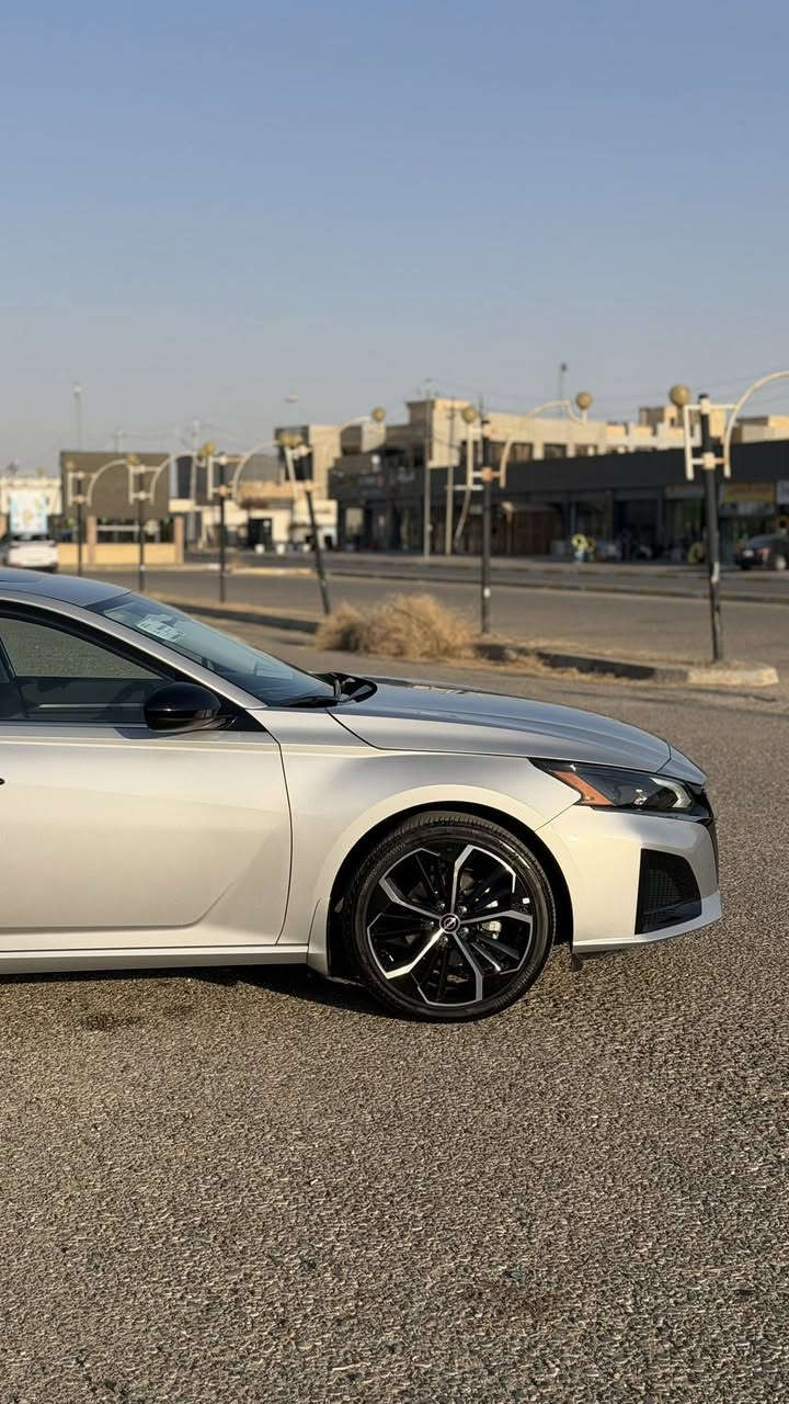 نيسان اليتما موديل 24  SR  بعدها كاتي تترقم شمالي فول مواصفات شاشه جبيره وسلايت وكشنات جلد رادارت جانبي وامامي وخلفي ماشيه 9 الف حادثه جامرلغ امامي صبغ وطالع بيها بخ امريكا 3 قطع ايرباكات راجع سستم السعر 155 العنوان كركوك ‭0770 846 7058‬
