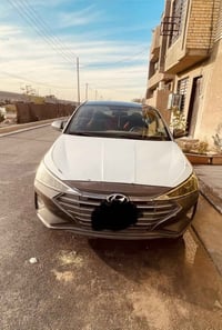 النترا موديل 2019 امريكي محرك 2000ماشية 80الف   سياره بيها قطعتين مبدل...