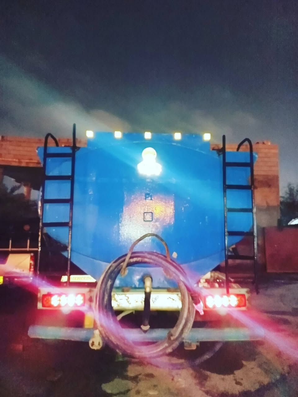 السلام عليكم  هينو طيره فحل 8 برغي سكس مديل 97 مكينة 8 سلندر مكينه وكير وشاصي خير من الله السنوية 27 شرط التحويل الحموله 16 طن تانكي ياباني اصل رقم بصره السياره جاهزه للعمل العنوان البصره قضاء الدير رقم عله الرصيد ***********
رقم الواستاب  *********** 
السعر (147) ورقه
