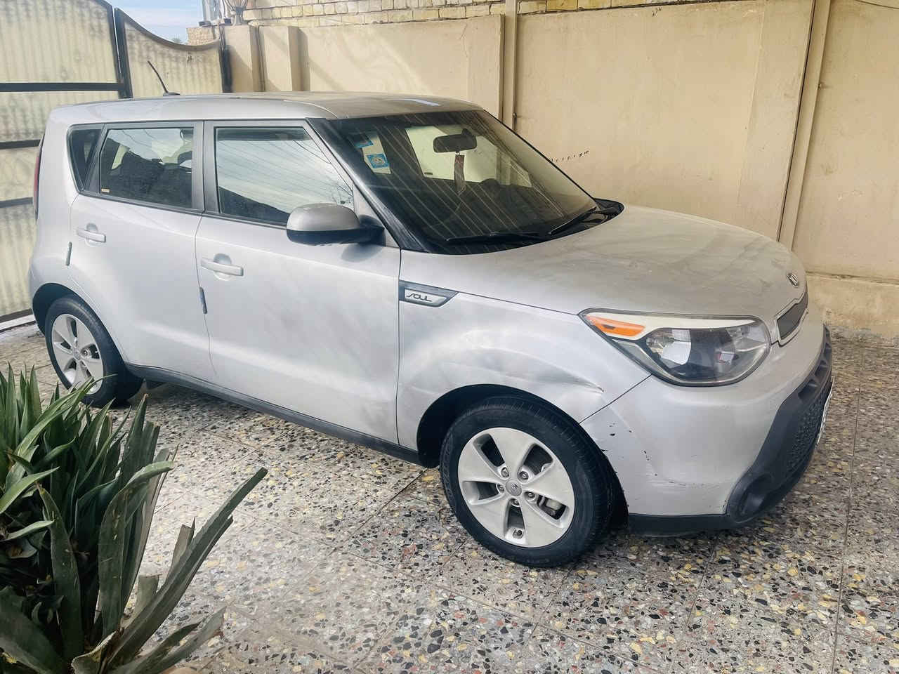 السلام عليكم / من رخصة الادمن 
كيا صول 2016 كفالة عامة من الصبغ والتبديل رقم بغداد إنكليزي باسمي مواصفات شاشة كامرة تحكم استيرن ايكو مكينة كير تبريد صدر تخم تاير السيارة نظيفة جداً 
السعر 114 
للاستفسار ***********
