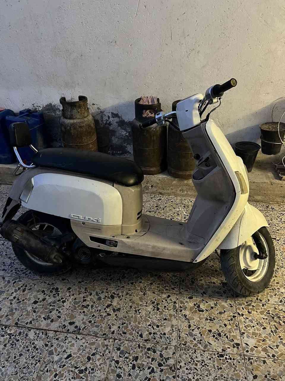 للبيع دراجه بوليس عوزها ترتيبات بسيطه شغاله كلشي ما بيها تجفيت جديد كهربائيات طافيه  سعرها 350 مكاني كوت انوار***********
