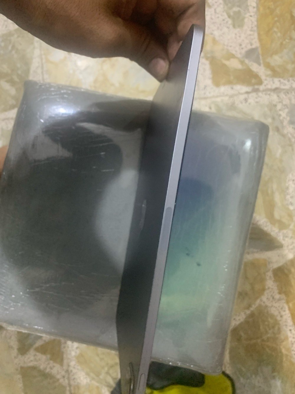 ايباد ١١ برو جيل ٤ M2 بطاريه ٩٠ بي هذني مماثرات شي الضربات السعر ٥٥٠ مكان بغداد الشعله 0771954904