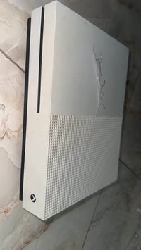 جهاز اكس بوكس وان اس  نضافة ٩٩  ذاكرة نص تيره   الجهاز لوك ستيكر بعده ...