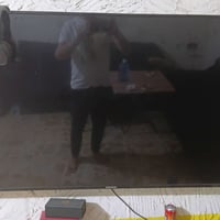 شاشة • مكسورة
