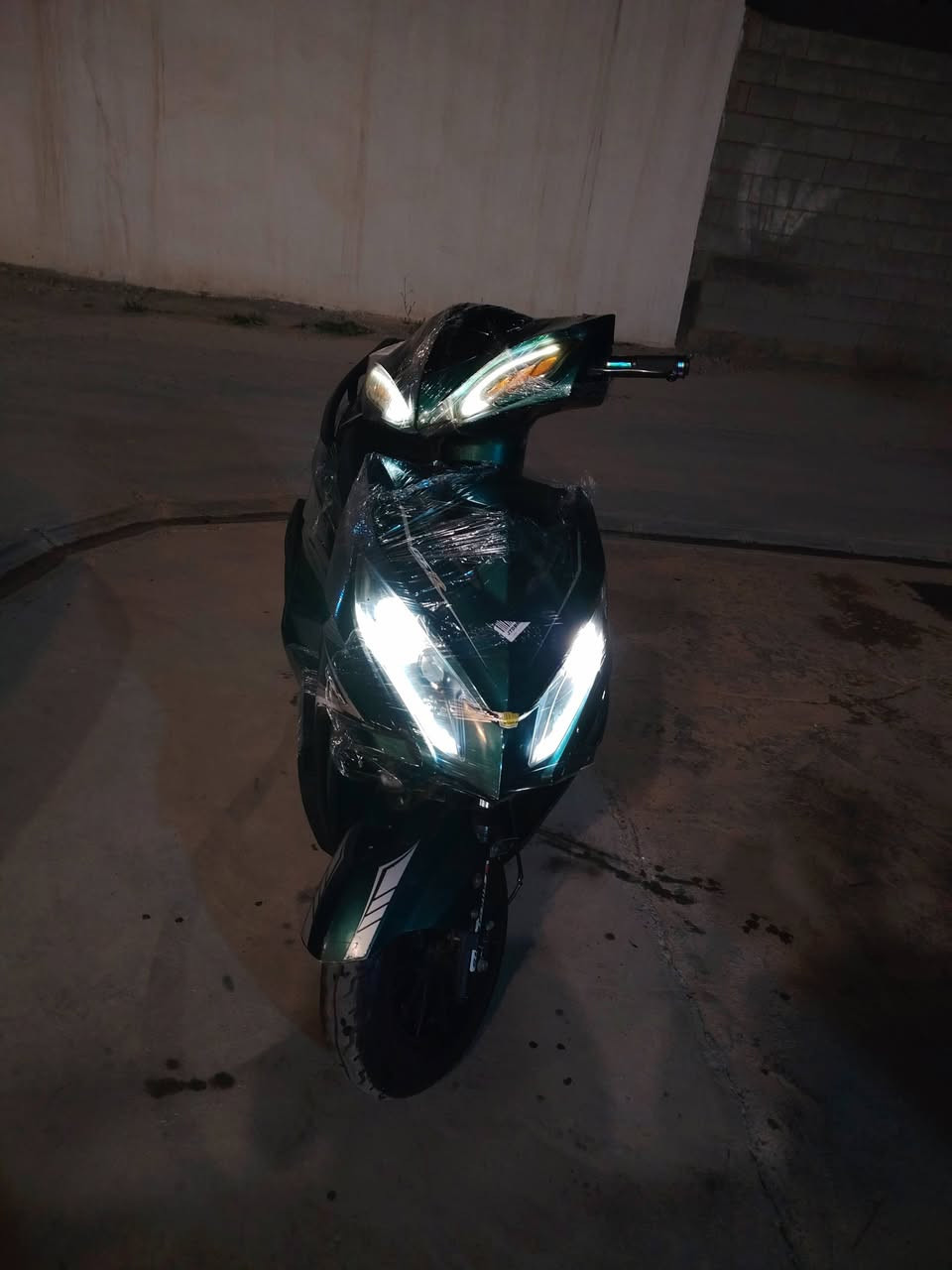 سلام عليكم ماكس جانبو موديل 2022 دراجه لوك كله بلادي نكره سلف نص هندر شرط شلعه ومعدل كهربائيات كامل كله زينون دراجه اي نقص ما بي كله بلادي كفرات شرط لا كسر ولا شي نضافه 90 من 100 شغل وطلع السعر 475 وبي مجال للطيبين الشراي خاص او ينتصل ***********
