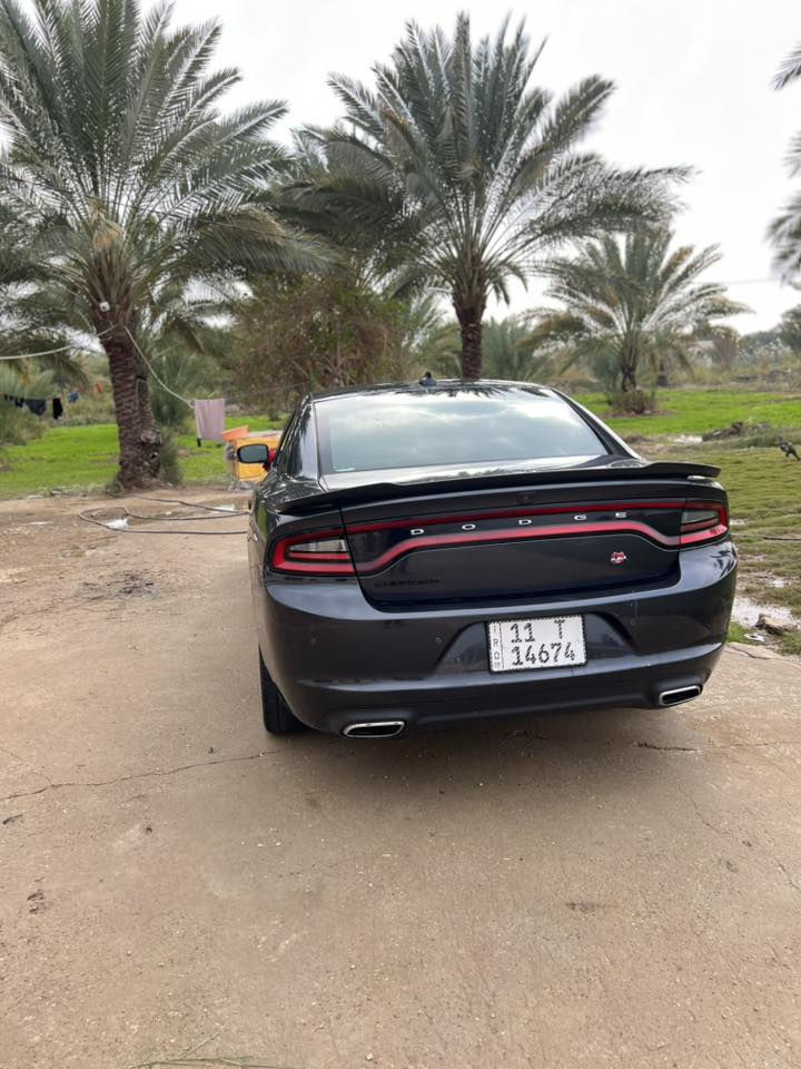 السلام عليكم ورحمة الله وبركاته
جارجر 2018 
ماشيه 62 ميل حقيقي 
Sxt معروفه مواصفاته 
رقم بغداد الإنكليزي باسمي 
تو ويل 
تشغيل عن بعد 
شاشه جبيره 
كير ومكينه كفاله بلادي 

ماشيه74 حقيقي

 
وفقط حادث امريكا 
سياره جديده مال جناي
***********
مراوس اوباما 
واسط زبيديه
