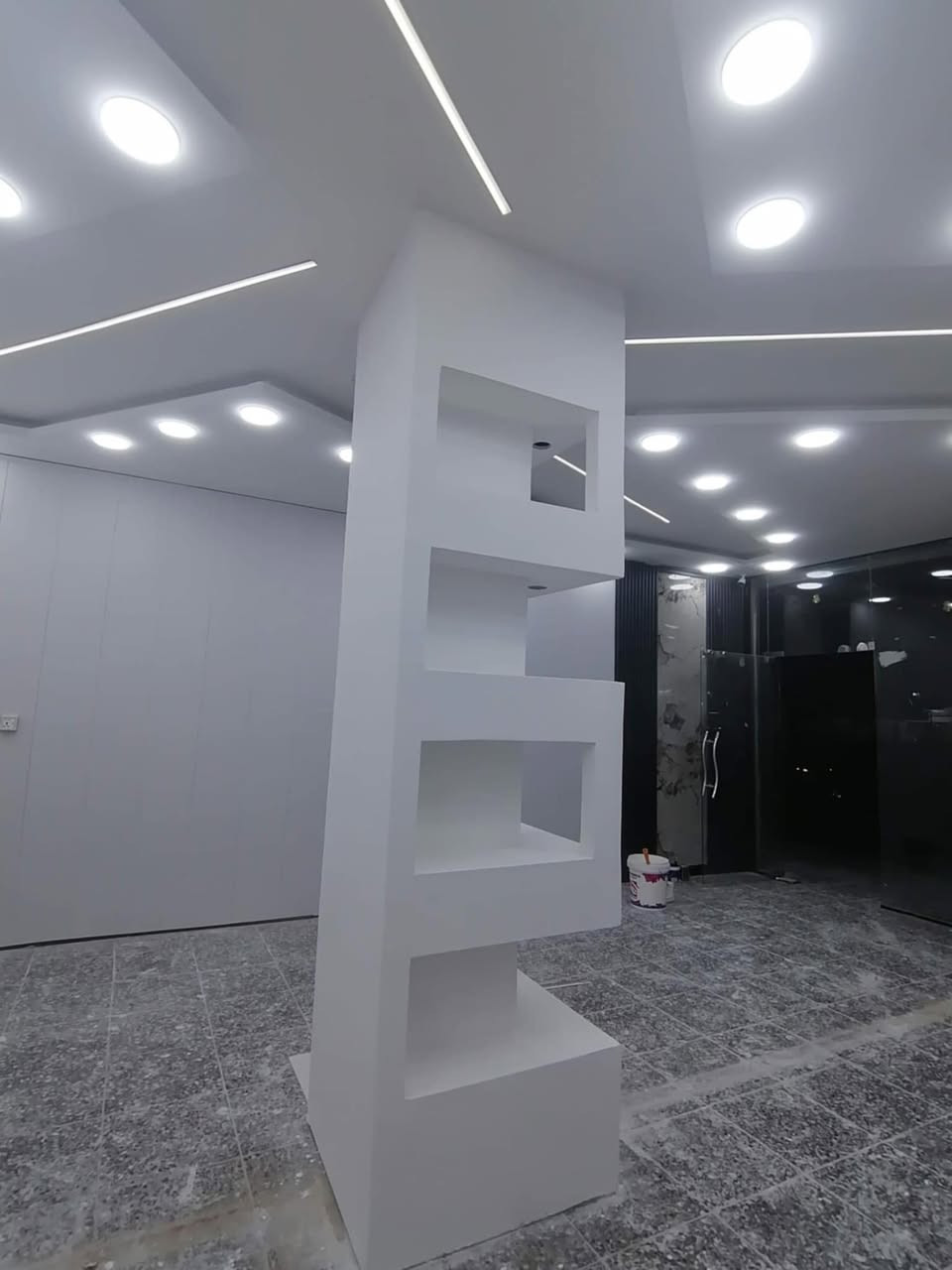 بتوفيق من الله تعالى تم انجاز ديكورات داخليه لصيدليه المحمودية المركزية ديكورات داخليه من تصميمنا الخاص بعض من اعمال كادر مكتب ابو عبدالله للديكورات 
للاستفسار
***********
***********
