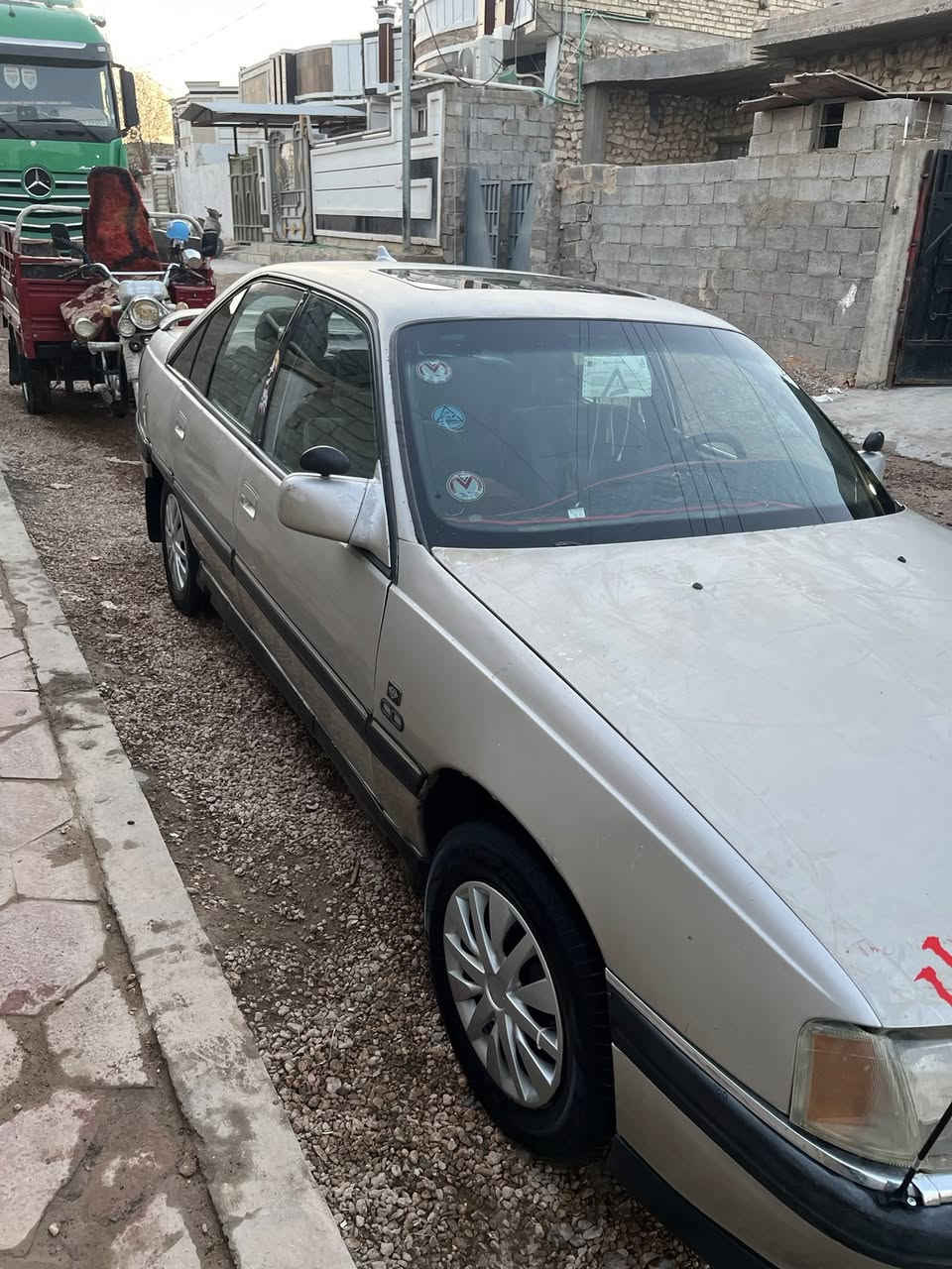 السلام عليكم اوميكا موديل1992نضافه فول ابلادي بدون صبغ يعني كفاله رغم نينوي سنويه ال 2029سعر 27او بيه مجال ال مكان رمادي ***********
