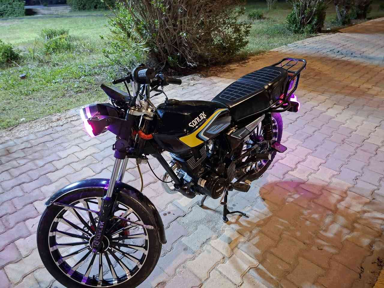 سونك موديل 24 محرك 200سيسي شوفت عينك نضافه  
(بيع & مراوس)
مكاني كربلاء السعر 725 بيها مجال بسيط 
***********
