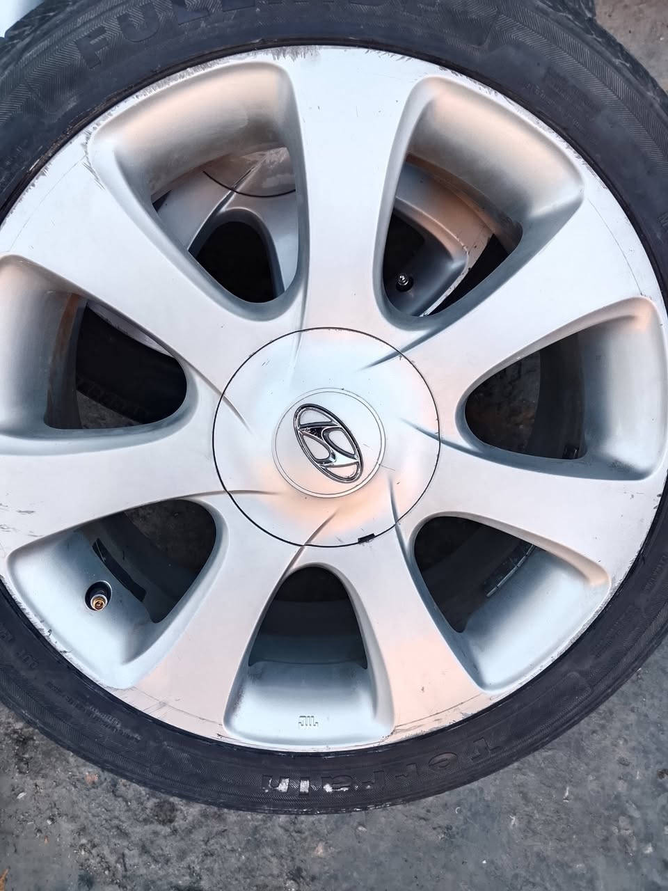 تخم ويل حجم 17معة تخم تاير كامل معة الكبات 

اصلي مختوم للعنوان النجف الاشرف السعر 200الف 

الاتصال ***********
