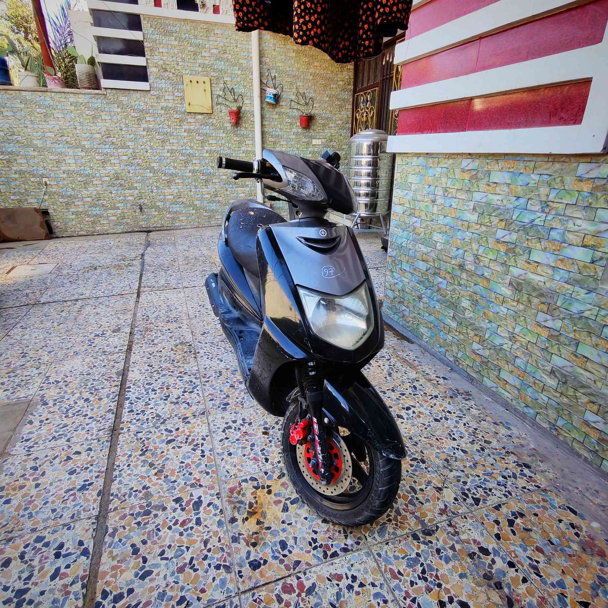 سلام عليكم درجة سكنس نثيه كوري كابريتر دراجه كامله مكمله مكينه خرسه شلعه ومعدل كلها شغاله دراجه نضيفه كلها مختمه السعر450 ومراوس بسكنس فحل  المكان زعفرانيه الاستفسار اتصال*********** و واتساب
