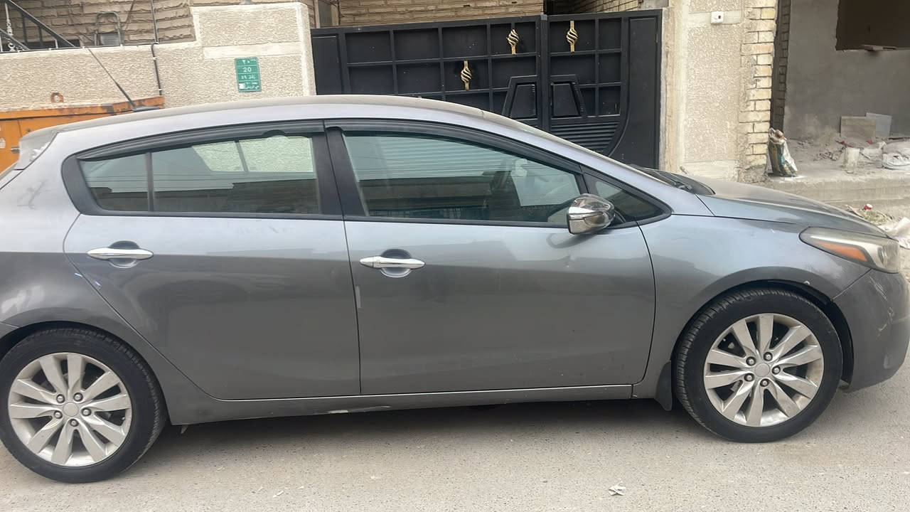 كيا فورتي موديل 2016 
بغداد 
السعر 90 ورقه وبيه مجال بسيط 
السياره كامل مابيه اي نقص
التواصل مع الرقم ***********
