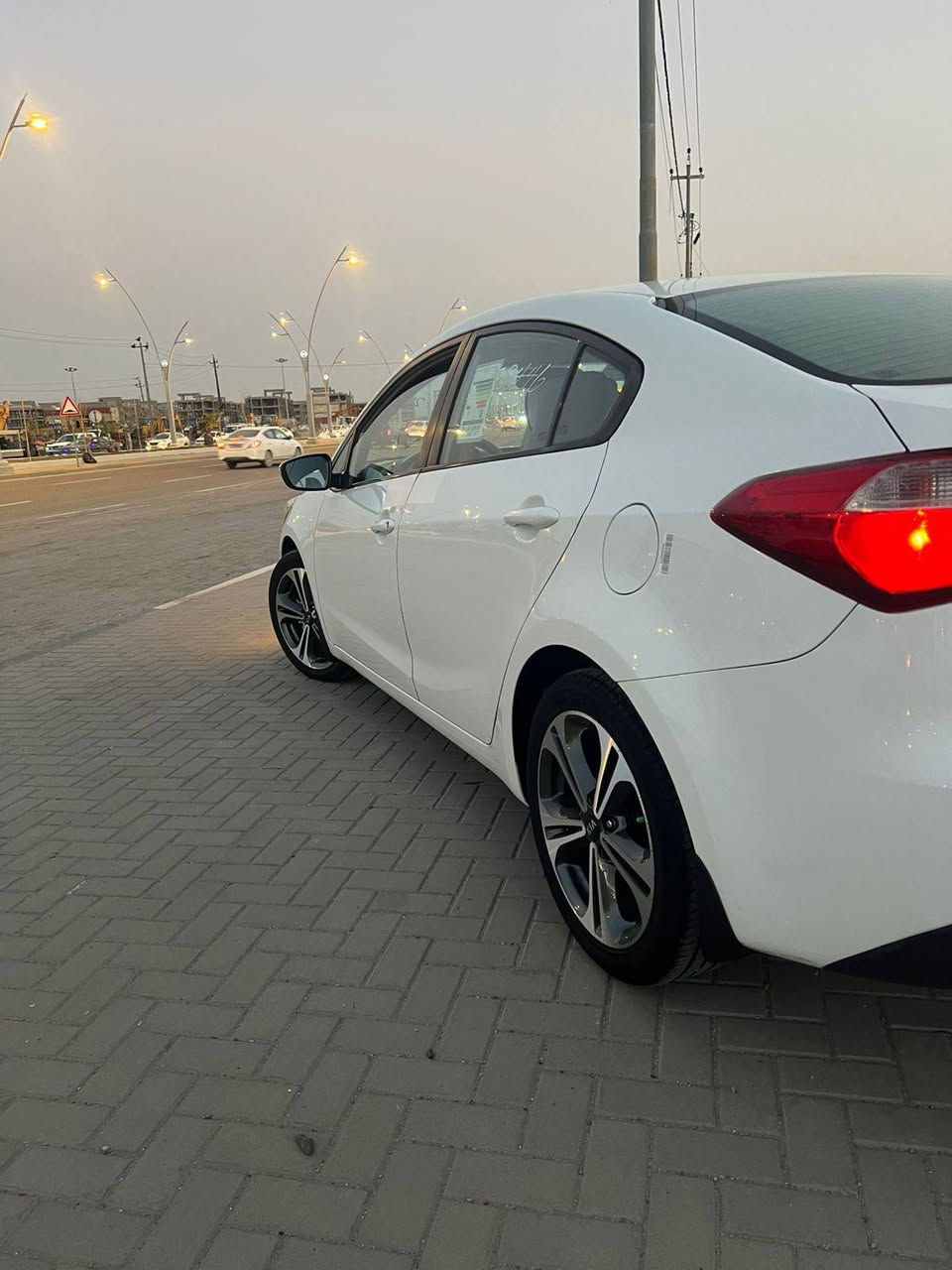 مكلف بل نشر 
سيراتو مديل 2014 مكفوله من الضربه وتبديل وصبغ مكينه 1600 جديده حداديه جديده تخم تاير جديد سياره اي نقص مابيها رقم اربيل جديد سنويه جديده سعر 127 مجال قليل حك جيه رقمي *********** شراي يتصل مكاني حيانيه شارع 60 البصرة, العراق
