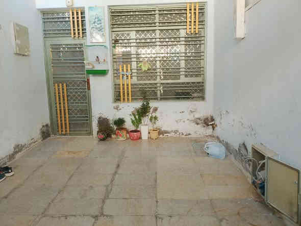 السلام عليكم نصف قطعه للبيع طابقين الظهر مستشفى شهيد الصدر قطاع 55 الرقم***********
