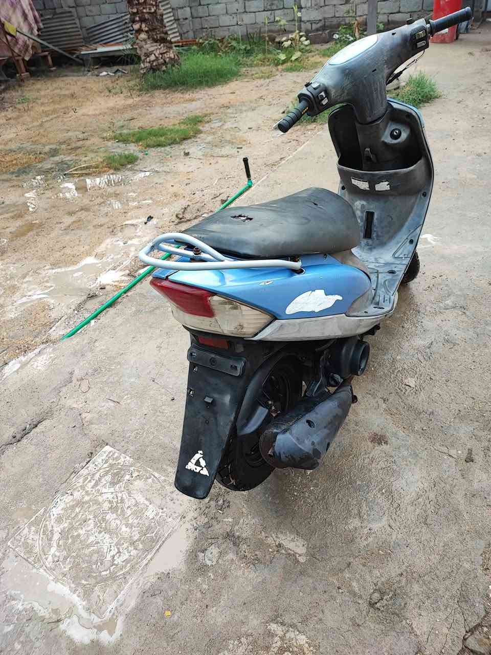 سلام عليكم دراجه ماكس منغولي بوشه 50 بلاد دراجه مفتوحه بس ولفات
قفل ستيرن 
قفل جنطه 
كهربائيات كله شغاله شلع قلع 
توني مبدل دهن محرك و اكسل (كير) 
عداد سرعه وبانزين  اشاير 
كفراته ختم واحد 
سعر 600 وبيها مجال مكاني مركز ناصريه وتساب ***********
