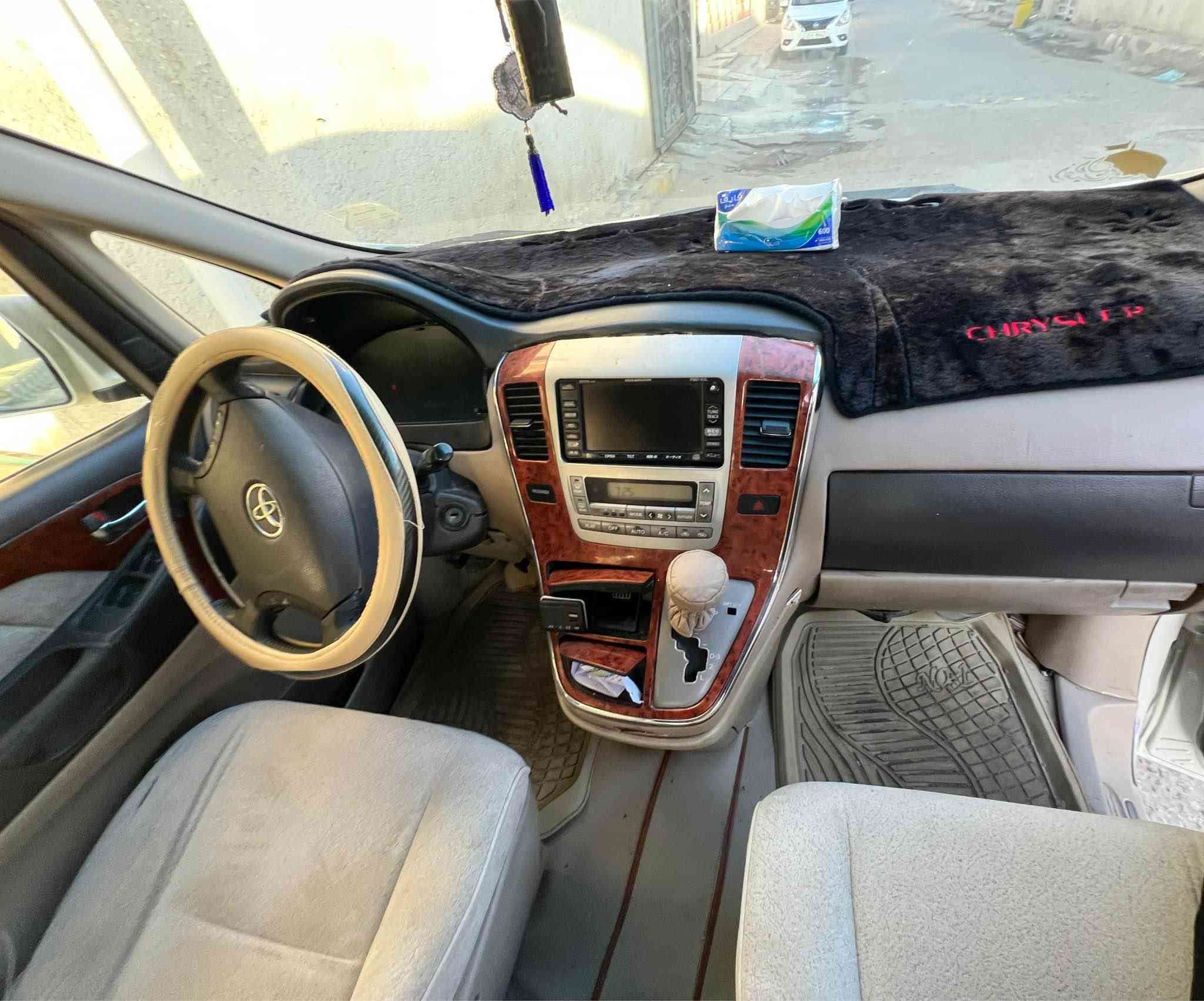 تويوتا الفاراد
موديل 2003 
محرك 6 سلندر 3600 حجمه
لون ابيض 
ماشية 229 كيلو 
السيارة و السنوية باسمي يعني تحويل ثاني يوم 
كفالة مكينة و گير 
مكاني البصرة, المعقل, الكندي, خلف حسينية سيد صدام 
للتواصل على هذا الرقم *********** البصرة, العراق
