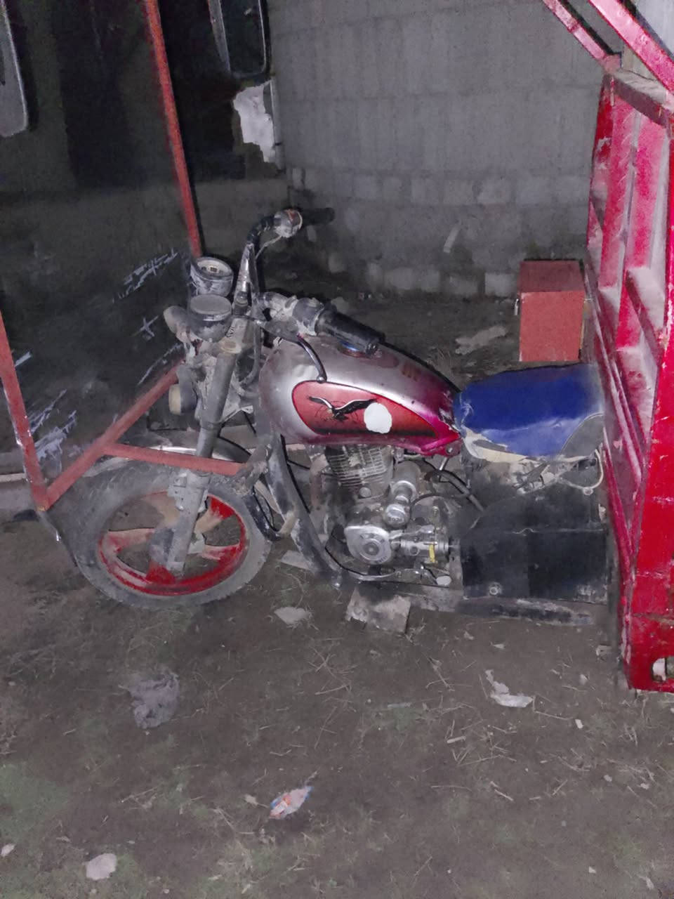 السلام عليكم ستوته للبيع موديل 2014انطيك مكاتبه وياها شاصي شرط ومحرك معمر والباقي كدام العين السعر 650وبيها مجال رقم الهاتف ***********/***********
