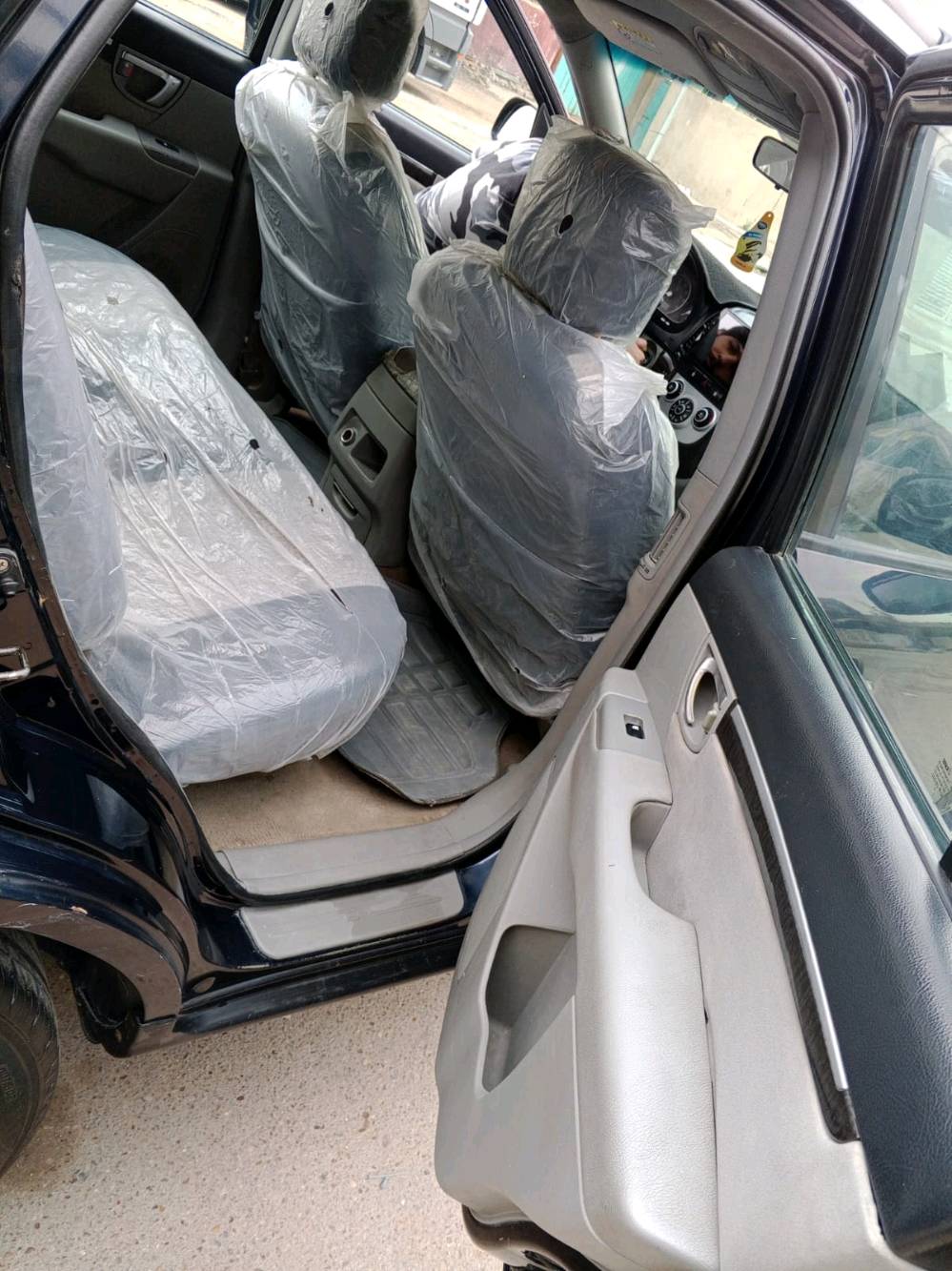 (ارخص سنتافية ب 88)
شوف خواتها وخابرني 
سيارة سنتافيه موديل 2007 خمسة راكب  كير مكينه كفالة مكينه 2700 ستة سلندر دوش المرغوب  تبريد ثلاجة 
تخم تاير جديد كهربائيات كلها تشتغل لايت زنون السيارة كاملة مكملة ترايها للبصرة تحويل مباشر سنوية لل 28 رقم بغداد 
السعر : 88 وبيها مجال اخوان بدون كسران السيارة جوة السوك ونظيفة حيل
العنوان : بغداد الشعب يم سوك شلال 
الرقم : ***********
          *********** 