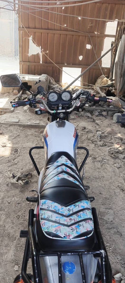 سلام عليكم خوان دراجه دايوان عضم للبيع اوراق اصولي مديل 21 مدفوع كمركه الدراجه ابيعه هلموجود مجفته من زمان وعوزه تفيلس وترتيبات ابيعه عله وضعه التفيده يتفضل خاص 
. 
المكان واسط الكوت  
 الرقم ***********
