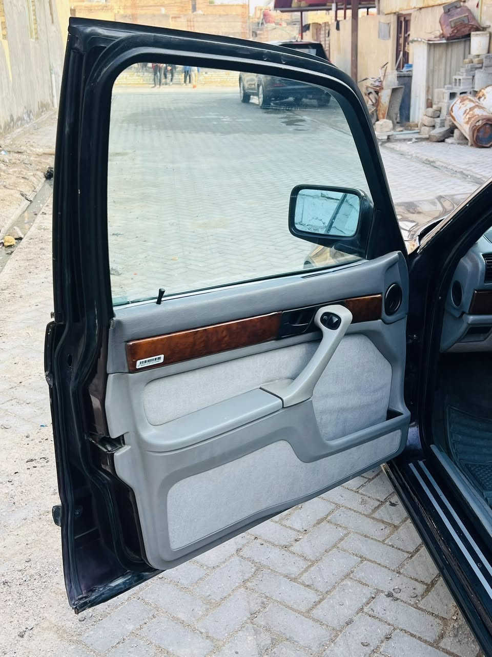 سلام عليكم ليدور نضيف سياره بيئم مديل 91 سياره كارتون كير و محرك بل جيس تبريد تدفه حداديه كارتون سياره متعوب عليه تخم تاير سنتر لك فتحه فول مواصفات سنويه جديده هز توه رقم نكليزي بسم ولد صاحبي داخل ملكي ابيضّ رقم بغداد مكاني سماوه قضاء الخضر السعر 70 و بيه مجال قليل اكو بل سوك حته ب 20 بس نضيف غالي سياره تاخذه ما عايزه ربع ‭0788 252 6192‬
