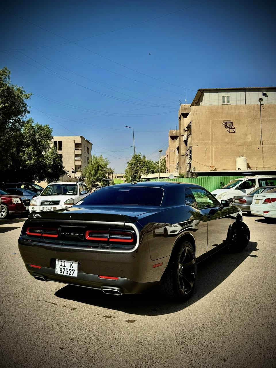 السلام عليكم اليدور جديد ونضيف جالنجر موديل 2023 sxt لاسكول
سيارة بلادية اني مستوردهة بعدهة ع وضع الشركة 

بيهة جاملغ وبنيد محدثة بدون دواخل اكرر بدون لا لغد ولا شاصي غاز التبريد الاصلي بعدة بيهة  صور الحادث خاص

مواصفاتهة هية لمعروفة كشن كهرباء تشغيل عن بعد 

سقف روز رايز  دشبول لد متغير 

ويل نجمة خسفة قوية اصلي 11انج وتاير 20 تايرات جدد 

رقمهة بغداد صارلهة 4شهر ونص من رقمتهة 

سيارة الف متصرف عليهة جاهزة من كلشي 

مكاني بغداد *********** ترهم مراوس هم
