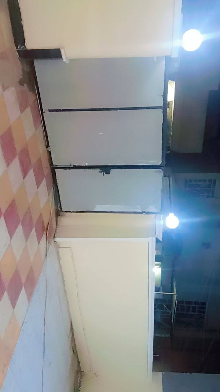 لدينا بيت مساحه 220م مع وجود تبليط ومجاري وكهرباء يبعد عن شارع حله كربلاء 100م للاستفسار اكثر الاتصال على الرقم ***********
