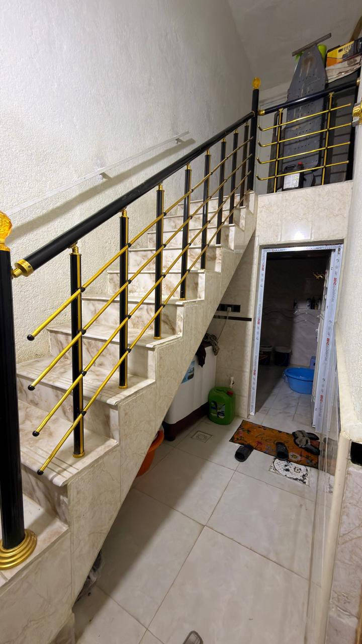 بيت للبيع في منطقة الابله مساحه البيت ١٤٠م مع الحديقه ١٦٥م بناء البيت طابوك سنة البناء ٢٠٢٥ (٣) غرف مع الدوانيه موقعه حلو بضهر الجامع مال سيد علي قريب ع شارع العام الشارع تبليط طابو صرف للاستفسار ***********
