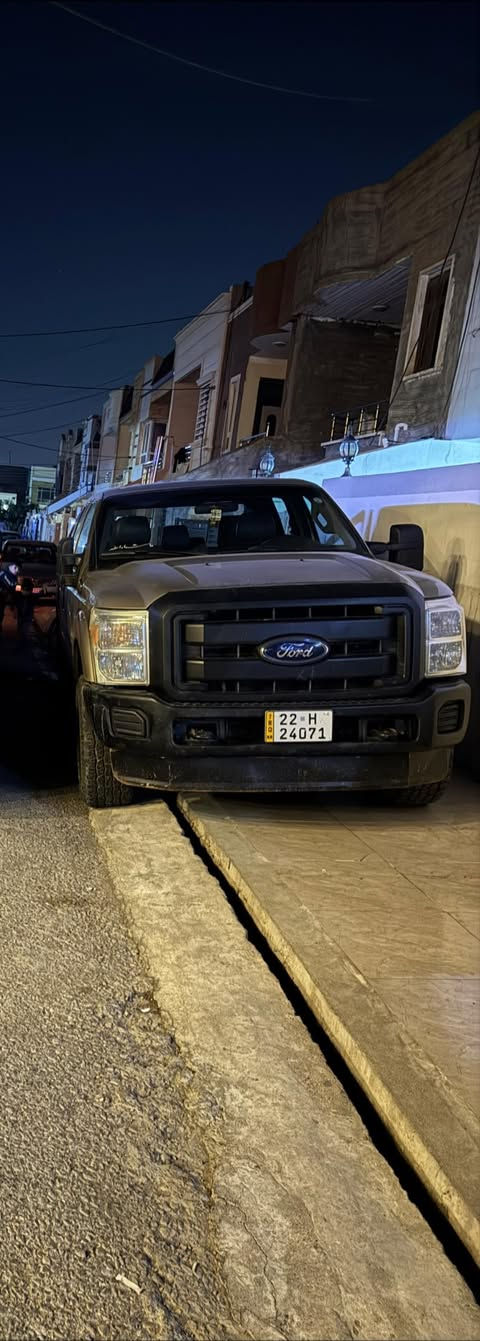 فورد موديل 2012 
محرك 10 سلندر بانزين 
بيها منضومه غاز 120 لتر تمشيك 400 كيلو 
سياره بيها بس البدي صبغ البيبان والجاملوغات والبنيد والقماره مابيهن قطره صبغ 
مكان السياره اربيل 
سعر 130 وبيها مجال 
وسياره بسمي وكاله تحويل حاضر اني 
***********
