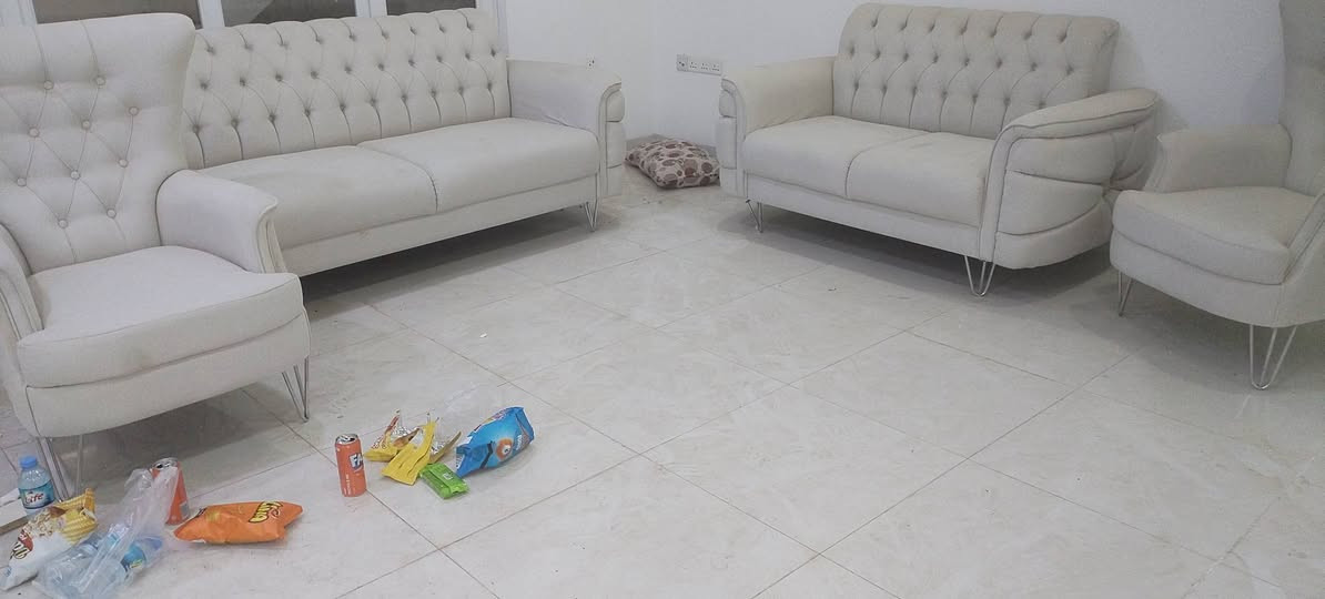 ئەم تاقمی میوانەبۆفرۆشتن ئەوەندەبەکارنەهاتوە هەربەلۆکی ماوەتەوە  سعری 350هەزارە شوێن سلێمانی  هوانە  /***********//   *********** شربازهير, السليمانية
