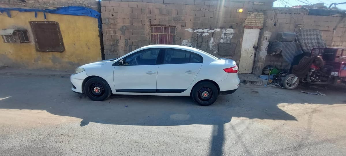 السلام عليكم 
رينو فلونس للبيع 
موديل ٢٠١٤
بيضاء نضيفه جداً
-
بدون حادث السياره خليجية 
فقط تلحيظات جداً خفيفه مال شارع من اشتريتها وما مبينه اصلاً بس للذمة احجيها
السيارة شرط غرفتها بلادية 
سستم الاير باك كامل 
كهربائيات كاملة 
سيارة ع البلاد مال شركة 
2 بصمة سويج
-
المحرك بلادي جاي سينترا ٤ سلندر 1600
8 نوزل اقتصادي جدا
-
الكير  يحتاج تبديل بس يحمه يبوش
-
تبريد شغال وكامل 
السيارة تقريبا ماشية 122 الف كم  
-
سيارة جاهزة من كل شي فقط رايدلها شاشة
عندي الكومباس والكفر كامل 
-
مواصفات السيارة 
-
كير اوتو وعادي 6 نمر
٤ جامات كهرباء 
اشاير بالمرايات 
مرايات تحكم كهرباء
قفل مركزي اوتوماتيك
تحكمات بالستيرن 
تحكم سرعه مثبت سرعه و محدد سرعه
نظام ABS
مانع انزلاق 
-
الاضافات
-
4 لايت ليد ابيض + 2 كشاف شمسي
4 ويل + تاير جديد + سبير
مطريات جديدة
فرشة دشبول 
-
رقم وسنوية بصرة انكليزي بأسمي
-
ياجماعة كتبت كل التفاصيل 
بدون اي زيادة ولانقصان
-
والي عنده استفسار يخابر 
-
مكان السيارة البصرة / الامن الداخلي 
-
السعر المطلوب 68$
-
للاستفسار : *********** البصرة, العراق
