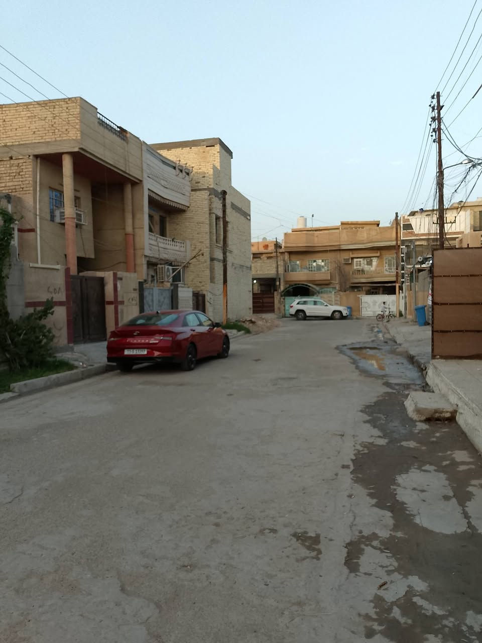 السلام عليكم بيت للبيع بسعر مناسب في منطقة شهداء البياع محلة 869 البيت مسلح يحوي اربع غرف نوم كبيرة وهول وصالة كبيرة جدا الصحيات عدد ثلاثة علما أن مساحة الدار 200 متر مربع الواجهة 10 ونزال 20 و الدار فارغ جاهز للسكن الاستفسار *********** الاتصال
