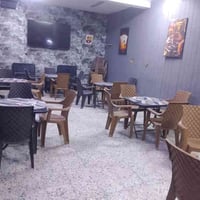 غراض مستعملة للبيع  كراسي الواحد ب5الالاف ميوزة ضد الكسر السعر 20 الف ...