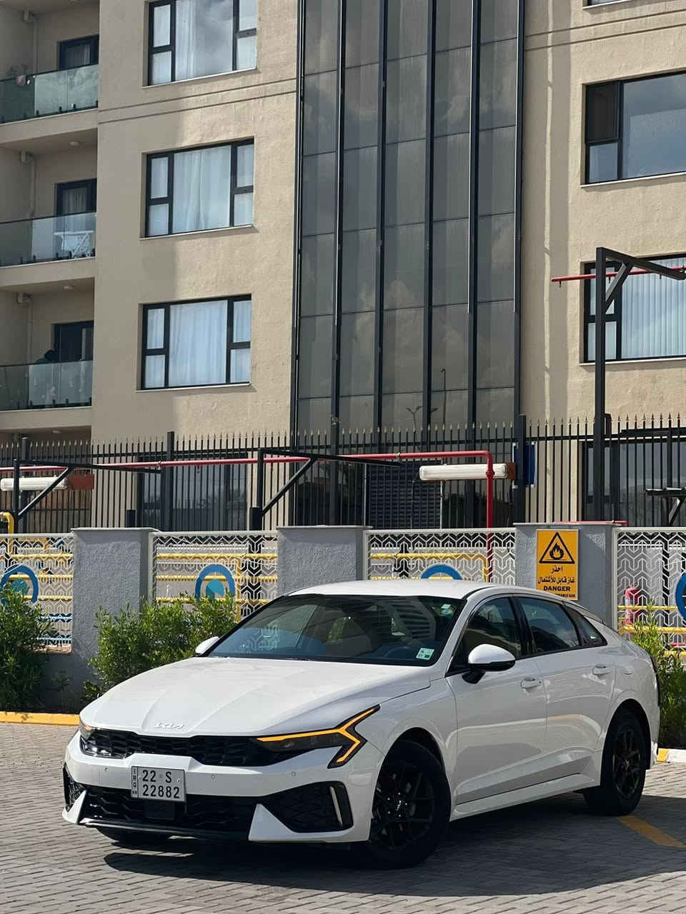 كيا كي فايف 2025 شكل جديد k5
محرك : 2500 تنفس طبيعي مرغوب 

بعدها زيرو سياره ع مشي اميركا 11 الف 

مواصفاتها 
بصمة 
تشغيل عن بعد 
بصمه ابواب وبصمه جنطه 
لد امامي وخلفي 
عدسات زنون 
نقاط عمياء 
شاشتين دشبول متصل 
عدادات ديجتل 
تبريد ومسجل شاشه منصل 
حساسات 360 درجة 
سايد بريك كهربائي 
اوتو هولد 
تحكم مود درايف 
فول تحكم ستيرن مع قياده ذاتيه 
رادارات امامي خلفي وجانبي مع اوتو ستوب 

سياره حادثها جاملغ وبابين جهة الصدر 
بدون دواخل ابد وطرف بنيد صبغ 

دخول جديد وتحويلها مباشر 

عنوان : كاظمية جكوك 
السعر 185 
استفسار واتصال : ***********
