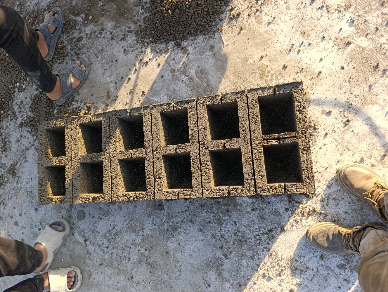 العنوان النجف الكوفة
خباطة السعر مليون و٨00وبية مجال للشراي
مكينة بلوك بياضة بل دقيقة 6 بلوكات 
السعر 30 ورقة
البيع مستعجل لعدم التفرغ اذا بس تعامل لا أتعبني رحمة لوالديك وهم كلنة على باب الله لا تجي وتكسر بيهن ترة تبيعلك شهر اطلع فلوسهن ما عندي مكان ومستعجل على بيعتهن