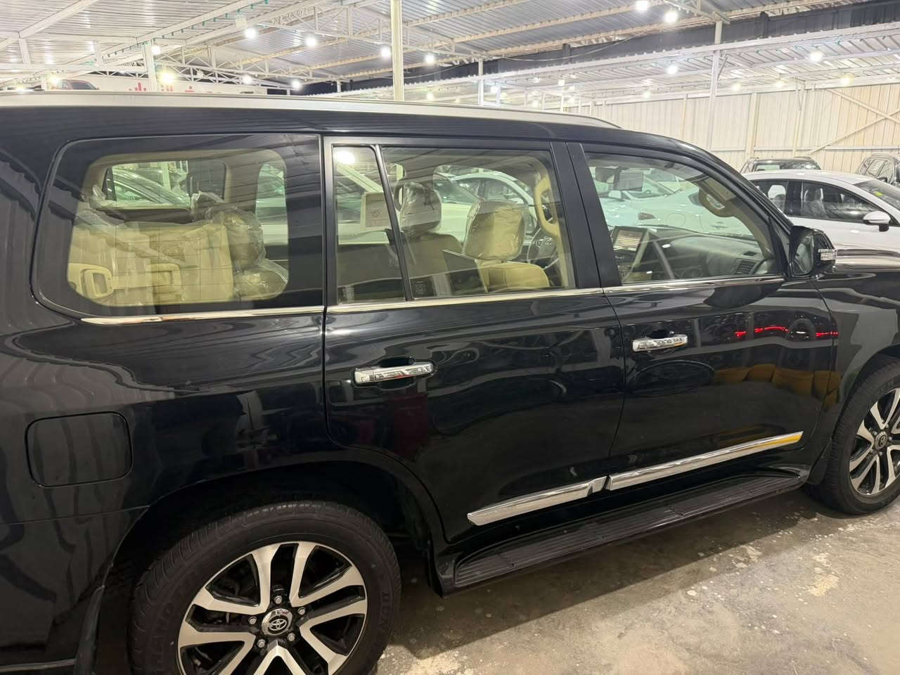 سلام عليكم Toyota Land Cruiser
ساز فول مواصفات موديل 16
السياره ماشيه 93الف
سعرها 42 الف وبيها مجال
السياره بدون صبغ حته الدعاميات مكفوله 
للاستفسار *********** ابو ستار
