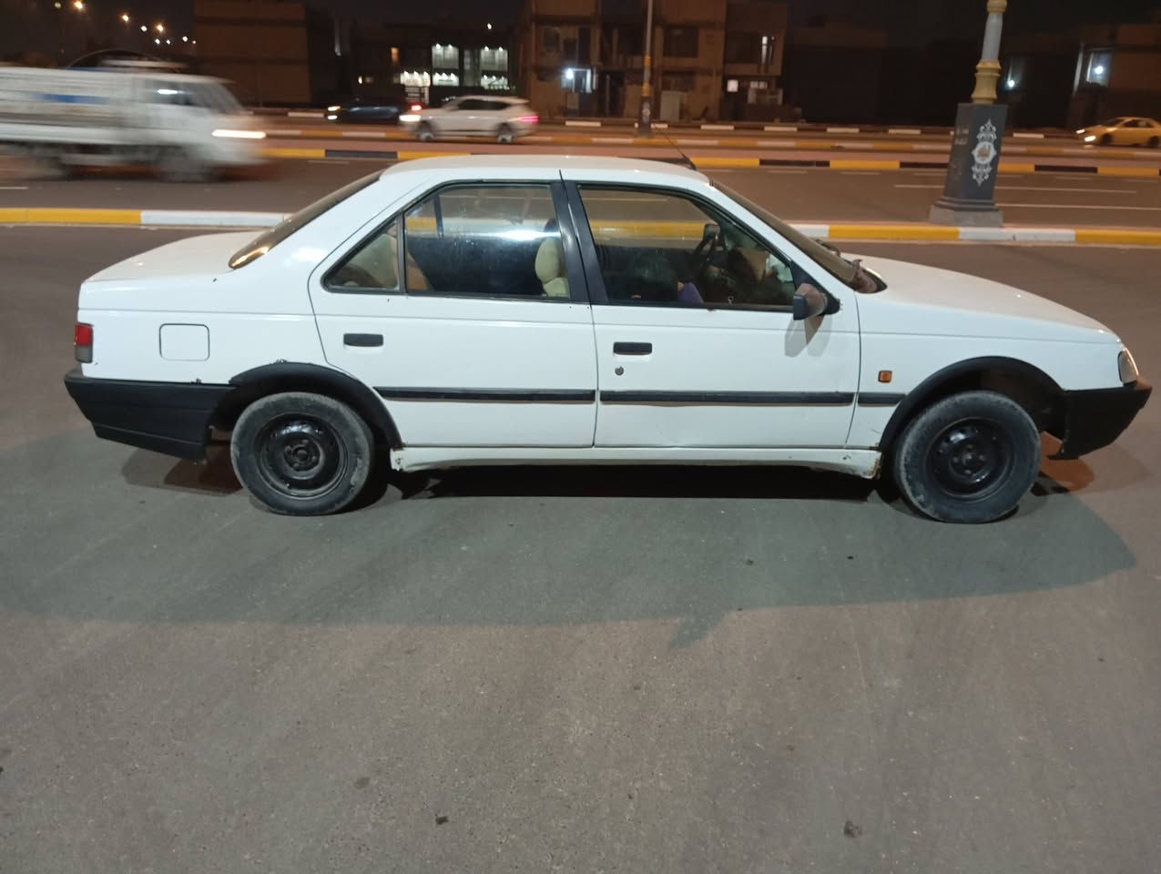 السلام عليكم بيجو روا رقم كربلاء ورعيها كربلاء سياره لا ضربه ولا صبغ بس الكير الثاني يفلت تبريد ثلج السياره نضيفه مشط جديد دبلات خلفيه جدد حداديه تمام مكينه جديده لاتنقيص ولا تبخير السعر 25بيه مجال قليل ***********
