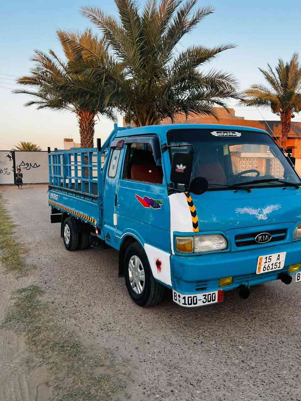 سلام عليكم كيه بنكو موديل 96 سنويه 30 رقم نكليزي سياره مكفولة من محرك وكير واكسل وصدر وشاصي وكهربايات شغاله قماره بلاديه وتخم تاير سياره كلش حلوه سعر 52 وبيه مجال مكاني رمادي رقم الهاتف ‭***********
