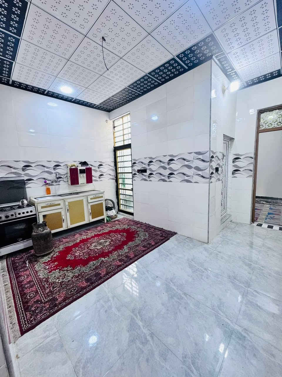 مساحة 100 متر
✅مكانه نجف مجمع بيتي مقابيل مجمع لميرات 

جميع لخدمات متوفرء 
✅ماي كهرباء مدارس 

(( سعر 67 وبي مجال ))
يتكون لبيت من غرفه 😴 
وصاله وستقبال ومطبخ وصحيات عدد ثنين ومكشوفه استفسار ***********
