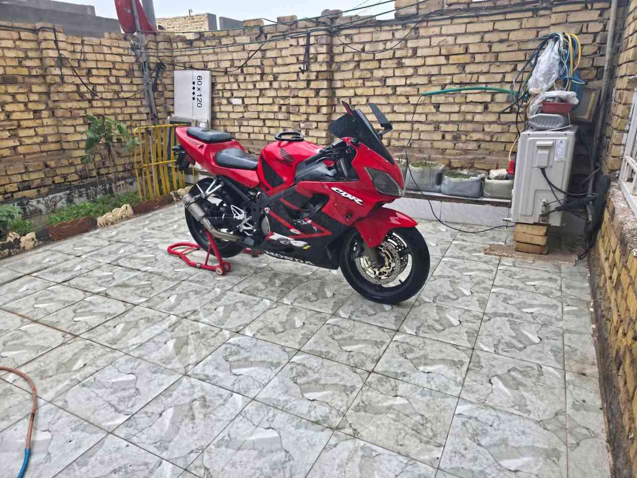 افوراي.    F4i
الاون احمر كفرات
حجم المحرك 600
تخم تاير 
باتري جديد كهرايات شغاله
كير وحرك فول
الدراج تشغيلته نكره 
دسكات الخلفي والمامي جدد
الدراجه مزوده 
حماوه باصيف ماكو حلوه حماوته ‏‪+9647812541040‬‏ تحويل ثاني يوم


**إذا كنت صاحب هذا الإعلان وتريد حذفه لأي سبب، رجاءا أرسل رسالة إلى الدعم الفني**