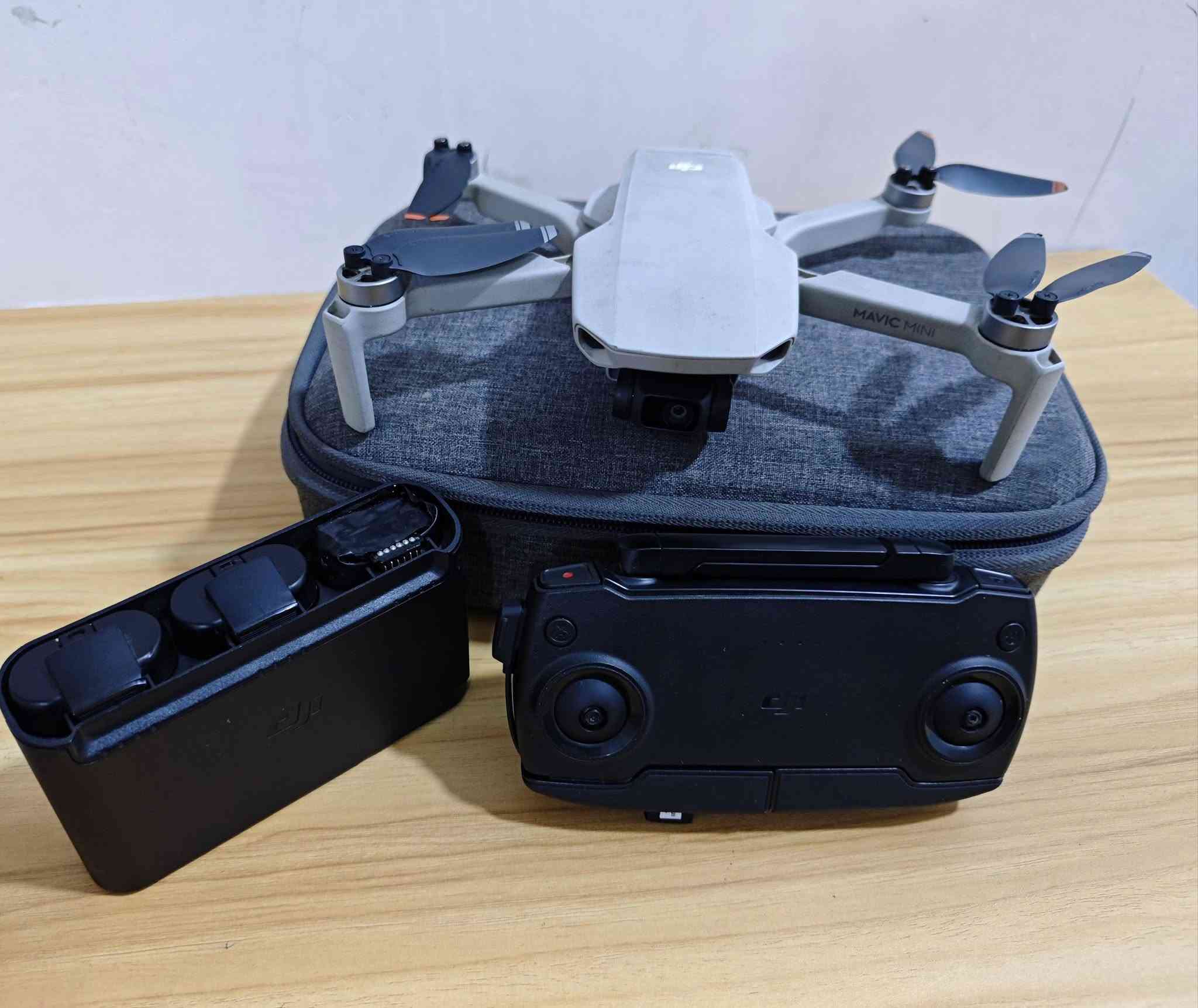 درون Mavic dji
بعد 4 كيلو 
500 متر ارتافع 
دبل بطاريه 
نضفتها 95% 
مكاني بغداد ما عندي توصيل 
سعر. 450 قفل قفل قفل بدون عمله فقط شراي يتفضل خاص


**إذا كنت صاحب هذا الإعلان وتريد حذفه لأي سبب، رجاءا أرسل رسالة إلى الدعم الفني**