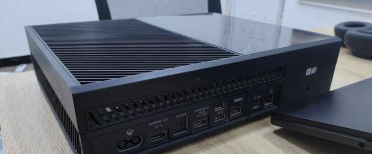 من رخصة الادمن
اكس بوكس ون للبيع
كامل ملحقات مابي اي نقص محولة ووايراته وكيبل HDMI 
تجي ويا جوستك مال سيريس مو مال ون لون ازرق وياها بطارية وكيبل 3 امتار بالكارتون مالتهن
نظافة الجهاز 90٪
مساحة الجهاز الداخلية 250 G
الالعاب المملوكة داخل الجهاز
فيفا 26
فيفا 25
فيفا 24
لعبة ايلدن رينك 
لعبة ثنائية هيتمان
لعبة ريد ديد ريدمشن 2
ولعبة بيس
لعبة وار ثندر
لعبة كول اوف ديوتي ثلاثية الجزء الاول والثاني والثالث
لعبة كراند 5 الاونلاين 
ولعبة فيجور
ولعبة ذو ولكن ديد جزئين 
لعبة the finals 
ولعبة ريزدنت ايفل 2 
ولعبة season 2
وبعد كم لعبة مامذكورة
ومتوفر تفعيل كيم باس حسب المدة المطلوبة
ومتوفر توصيل جميع المحافظات 
السعر 
افتح عليه مزاد اعلى سعر ابيع
تحياتي للجميع


**إذا كنت صاحب هذا الإعلان وتريد حذفه لأي سبب، رجاءا أرسل رسالة إلى الدعم الفني**