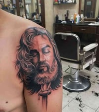 ، اني ماعندي محل اشتغل بي الي يريد وشم يتصل عليه و اني اجي ، و اذا اكو...