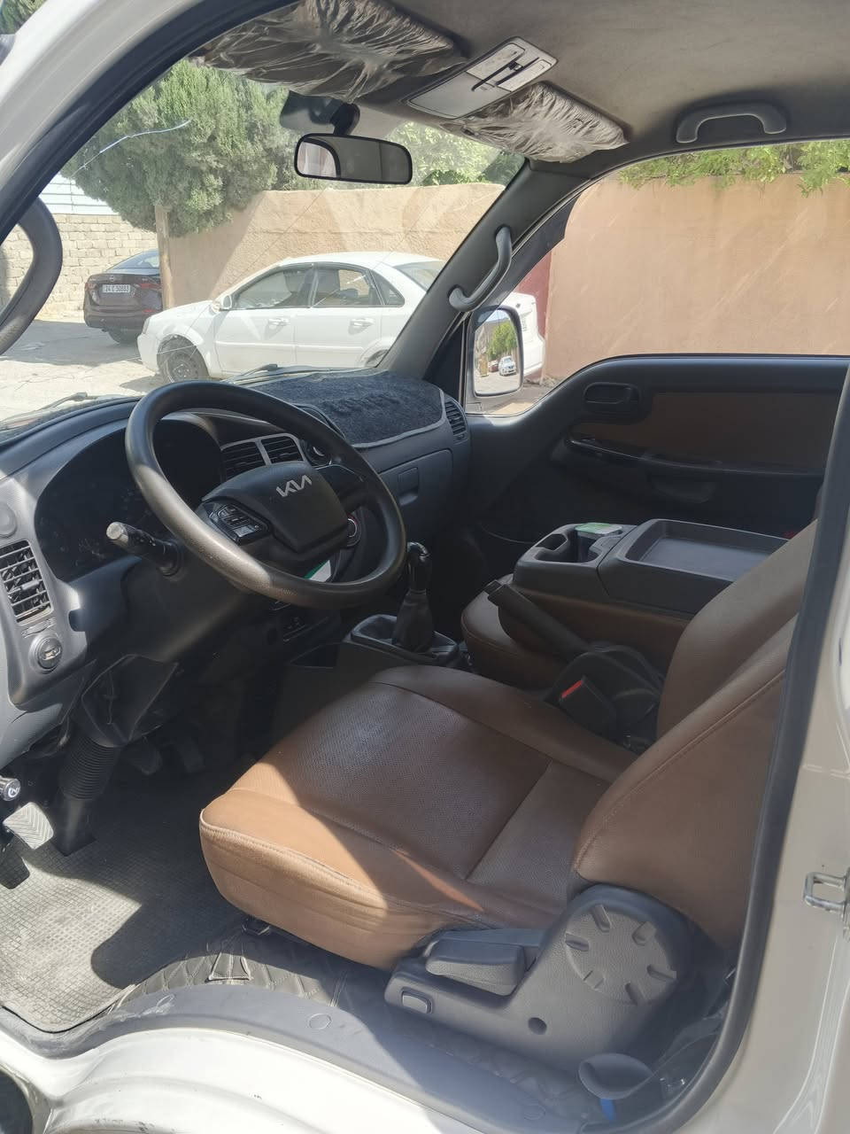 كيا حمل موديل 2023 
ماشيه 183الف رقم نينوى مكفوله كفاله عامه شرط التحويل 
السعر 152وبيها مجال قليل 
للاستفسار الاتصال على الارقام ،،
***********
***********
