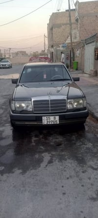 مرسيدس للبيع موديل 90 بغداد الشعب سياره مقفوله للصبغ للجماليه ماكينه و...